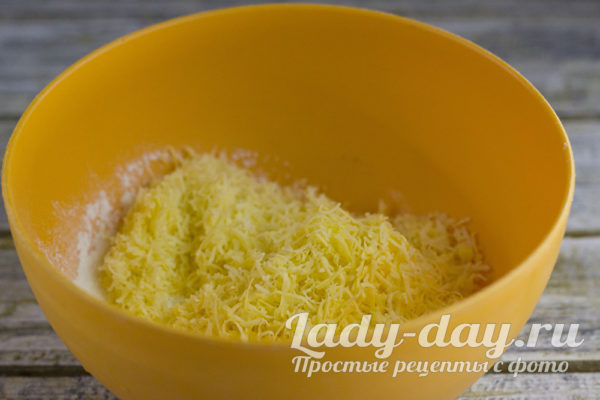 добавление тертого сыра