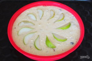 Творожная запеканка с грушей, изюмом и миндальным орехом - фото шаг 6