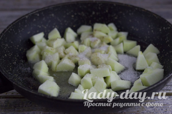 Измельчить яблоки