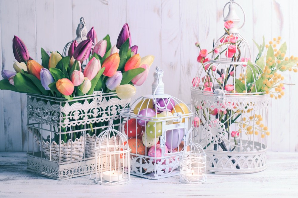 Декоративная птичья клетка и подсвечники на Пасху