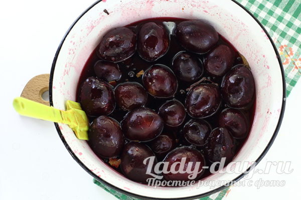 слива в горячем маринаде