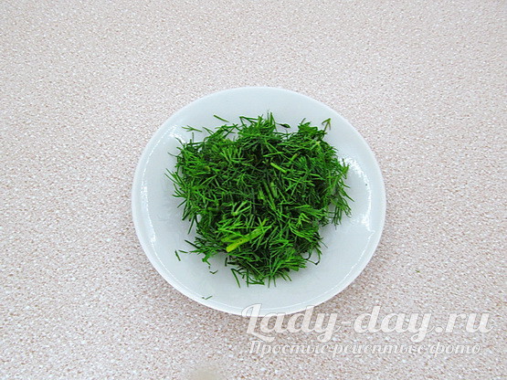режем укроп