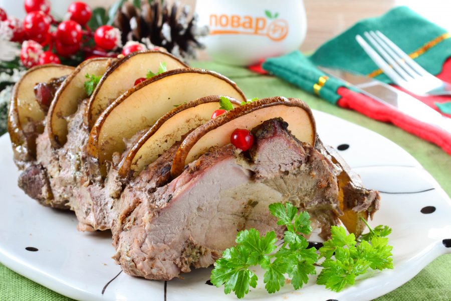 Ароматная свинина, запеченная с грушами