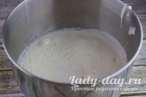 всыпать муку