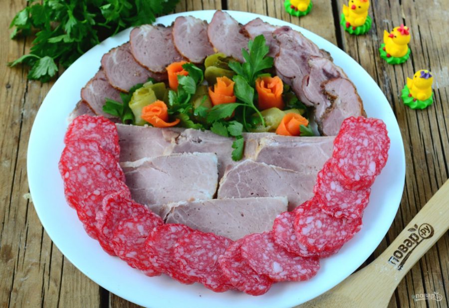 Мясная нарезка на Пасху