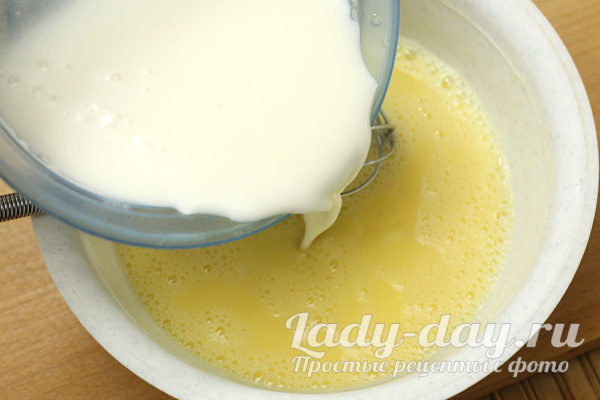 вливаем молоко