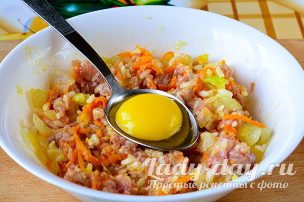 добавляем яйцо