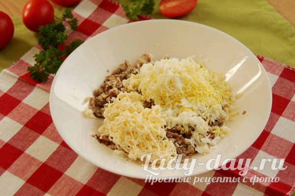 добавить плавленый сырок и яйцо