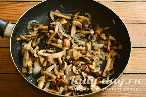 жареные грибы с луком