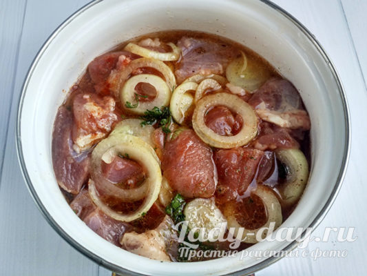 залить маринадом