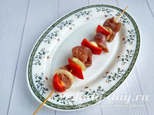 надеть на шпажку