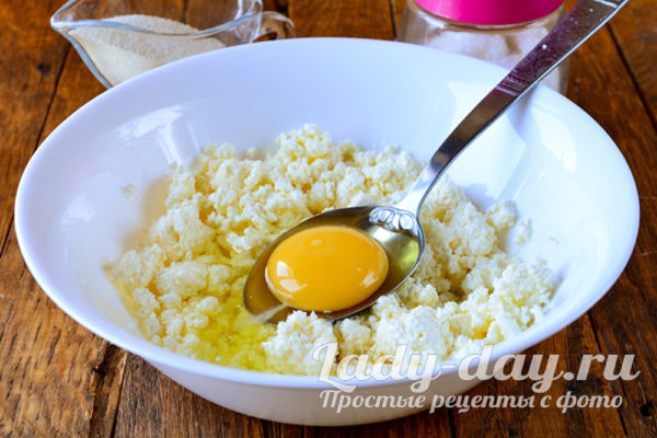 добавить яйца