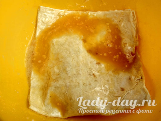 опускаем лаваш в кляр