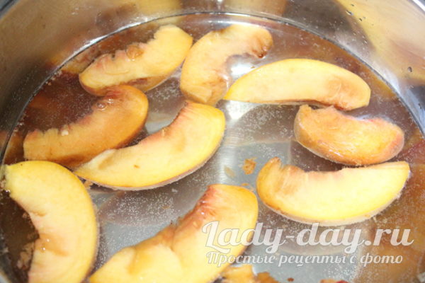 парить персики