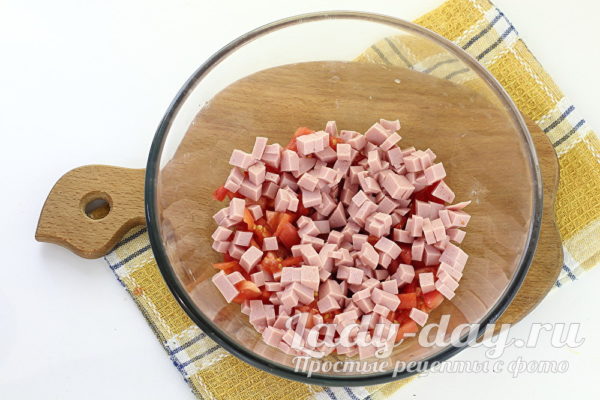 помидор и колбаса