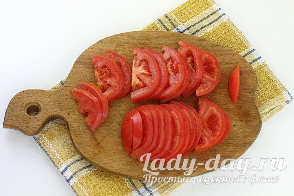 нарезать помидор