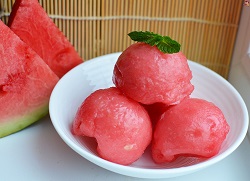 Как приготовить вкусный десерт из арбуза