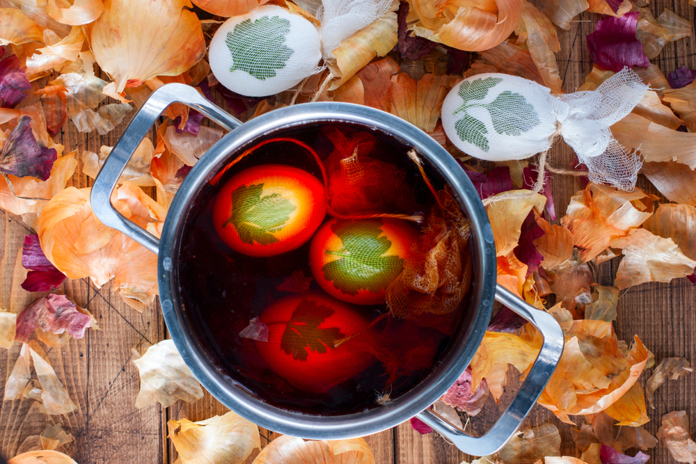 Окрашивание яиц луковой шелухой, шаг-4