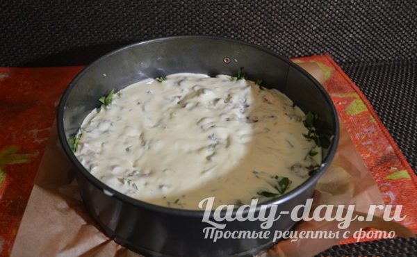 залить сверху тестом