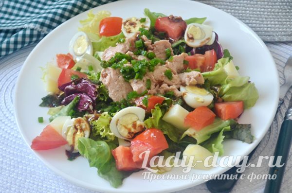 Салат с печенью трески