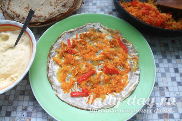 печеночный блин с овощами