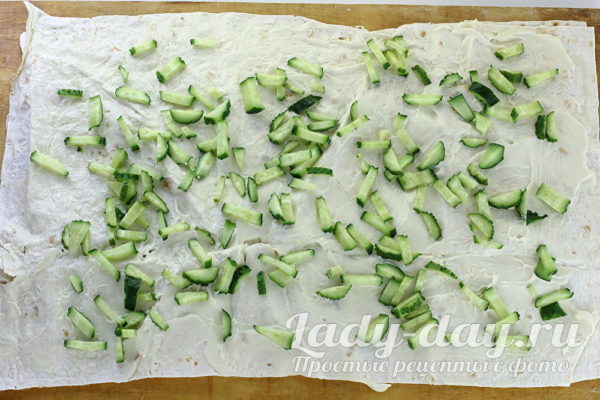 огурцы на лаваше