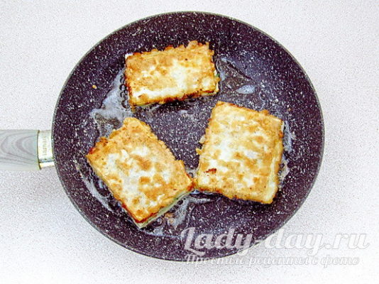 на сковороде