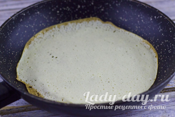 процесс жарки блинов