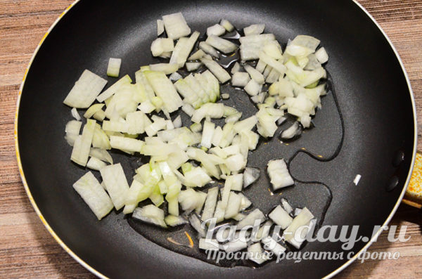 обжарить лук