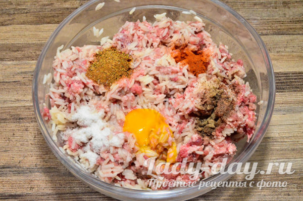 добавить яйцо, приправы