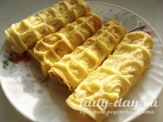 Омлет в вафельнице с сыром