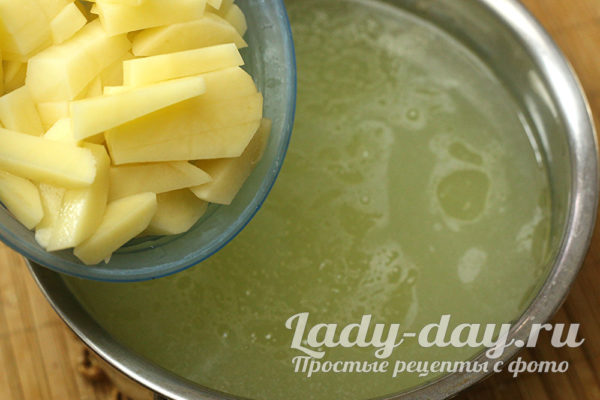 добавляем картофель