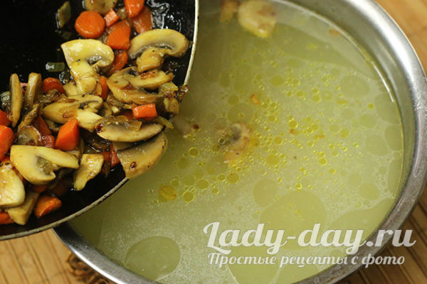 высыпаем поджарку