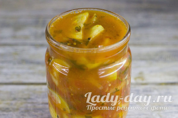 разложить кабачки в томате по банкам