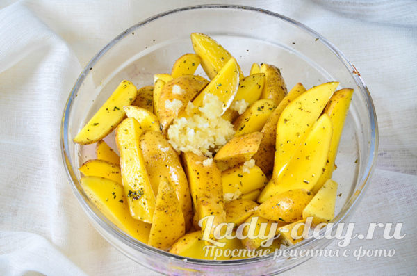 добавить чеснок