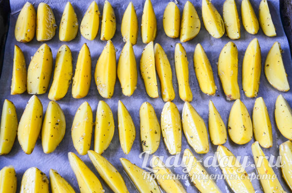 выложить на противень