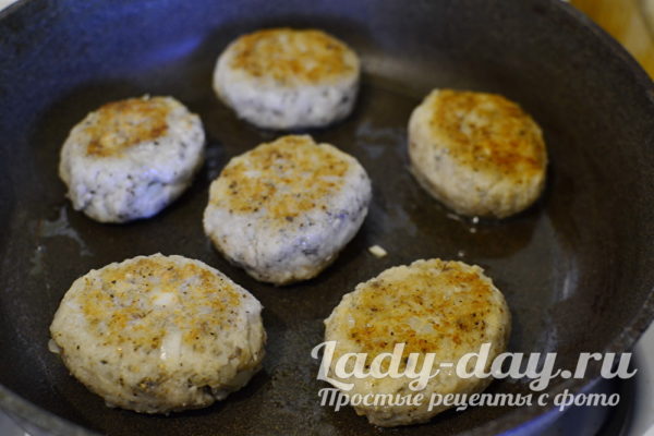жарим котлеты