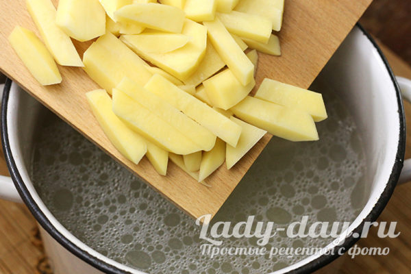 картофель брусками