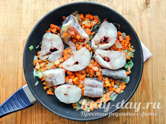 рыба на сковороде