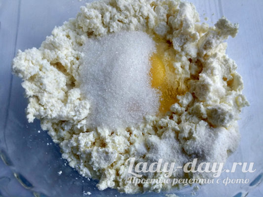 всыпать сахар