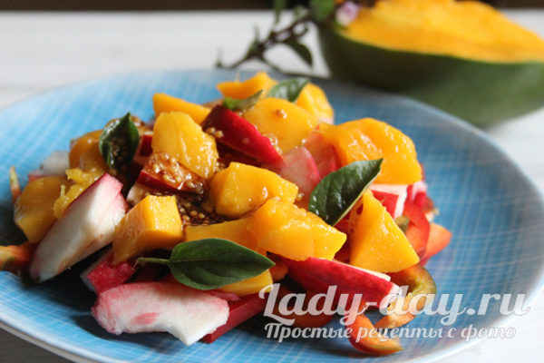 Салат с манго