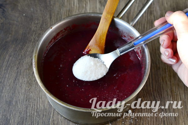 добавить сахар