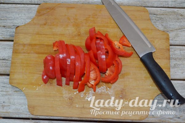 Нарезать болгарский перец