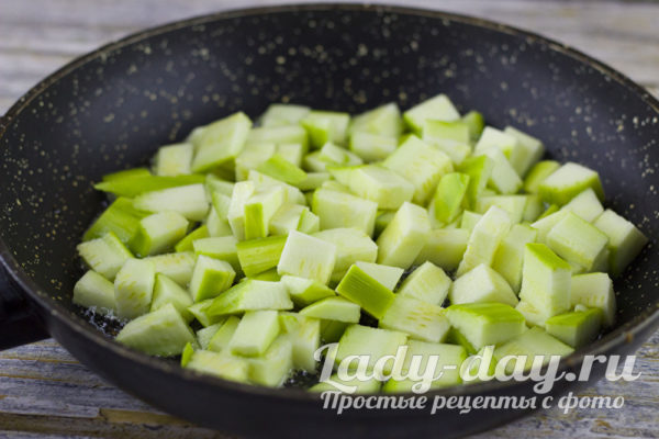 обжариваем кабачок