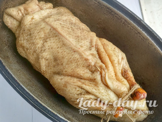 утка на сковороде