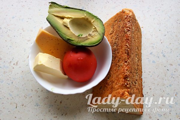хлеб и авокадо