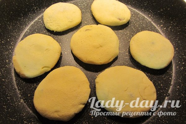 жарим сырники