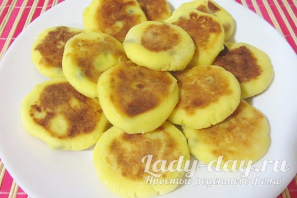 сырники с кукурузной мукой и изюмом