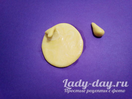 прикрепляем уши