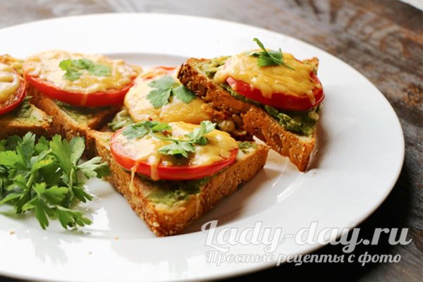 Тосты с авокадо фото